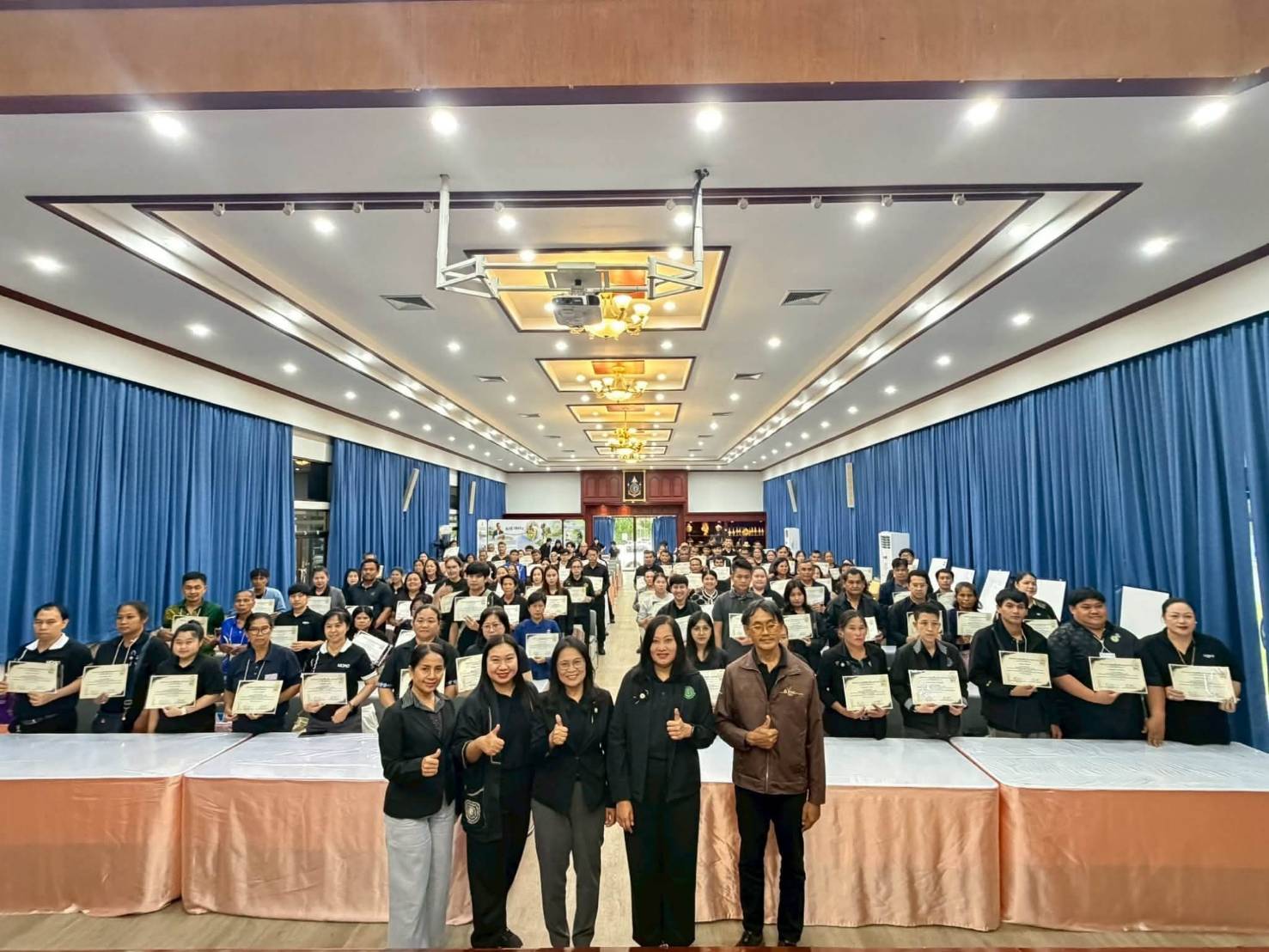 title - นางสาวอมรรัตน์ แขวงโสภา ปฏิรูปที่ดินจังหวัดพระนครศรีอยุธยา เป็นประธานในพิธีปิด โครงการฝึกอบรมเชิงปฏิบัติการ หลักสูตร “รู้ปลูก รู้รักษา รู้คุณค่าของหญ้าแฝก” ระยะที่ 2 ศูนย์ส่งเสริมและพัฒนาอาชีพเสริมนอกภาคการเกษตร (ศูนย์ศิลปาชีพ บางไทรฯ (เดิม))